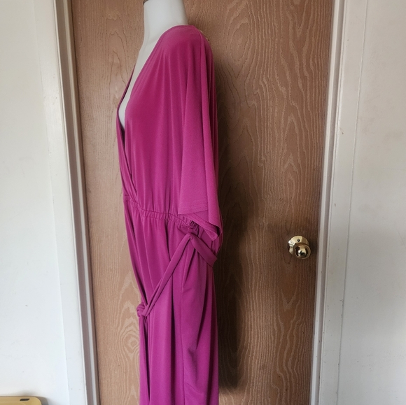 V-Neck Quarter Sleeve Dress - Picture 3 of 4